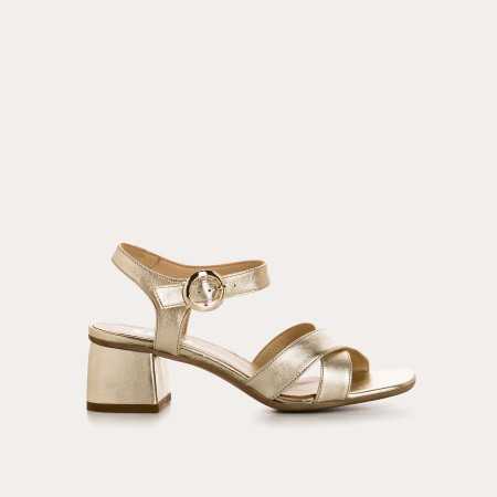 SANDALES A TALONS DORÉES...